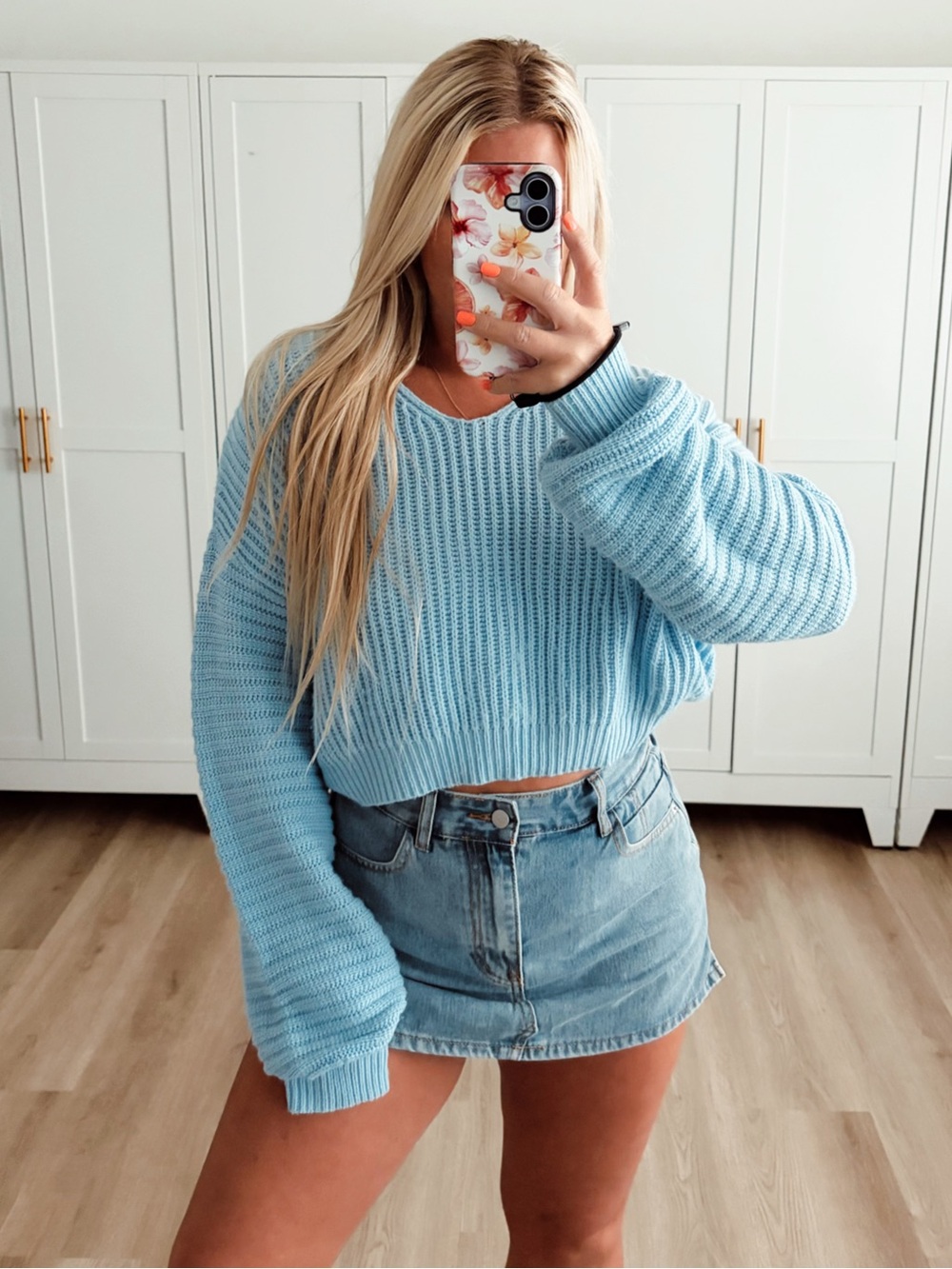 Blue v neck cropped sweater